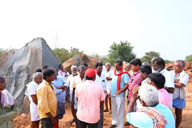 మట్టెనగుట్టను అక్రమంగా లీజు పేరుతో తోవ్వుతు మట్టిని అమ్ముకుంటున్న వారిపై చర్య తీసుకోవాలి