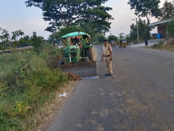 వరంగల్ జిల్లా సంగెం మండలంలో చెట్ల పొదలు తొలగింపు