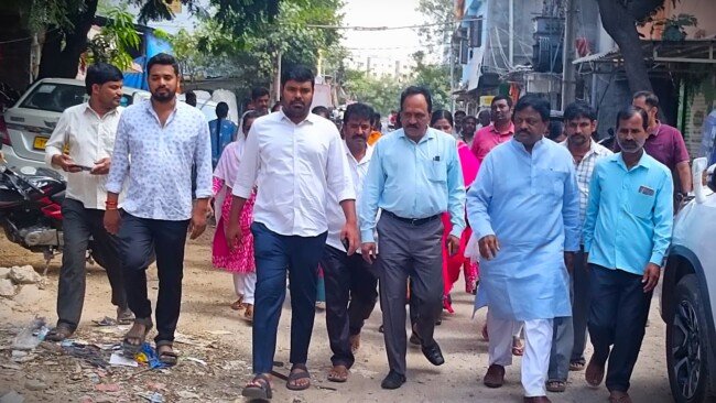 రాజీవ్ గృహకల్ప కాలనీకి బస్సు సౌకర్యార్థం రూట్ మ్యాప్ పరిశీలన
