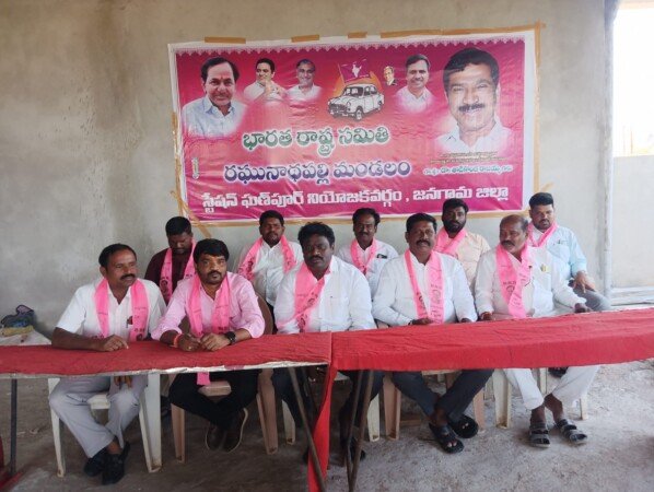 కడియం ఆరోపణలు మాని అభివృద్ధి చెయ్యి
