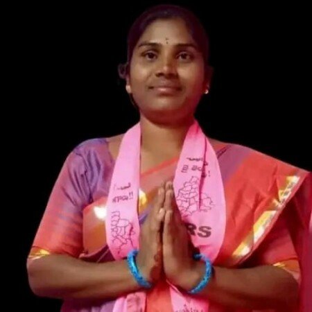 స్థానిక సంస్థలా ఎన్నికల్లో మహిళా కార్యకర్తలకు అవకాశం ఇవ్వండి.