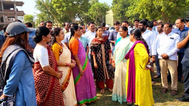 సిఎం సభా ఏర్పాట్లు పరిశీలించిన మంత్రులు కొండా సురేఖ, సీతక్క