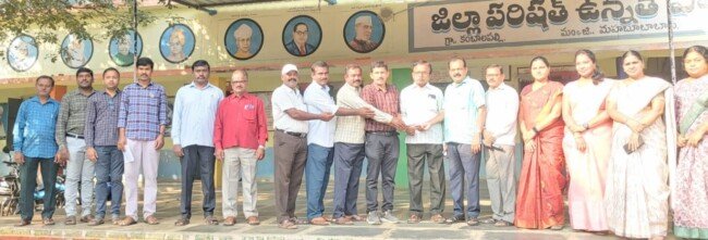 కంబాలపల్లి పాఠశాలకు పూర్వ విద్యార్థుల సాయం …..