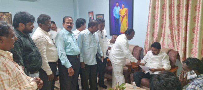 పాస్టర్స్ కి వేతనాలు ప్రకటించాలని రాష్ట్ర నాయకులు డా. మట్టా కి వినతి పత్రం అందించిన