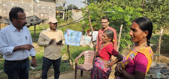 ఇందిరమ్మ ఇండ్లను పరిశీలించిన జడ్పీ సీఈవో