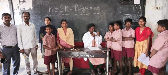 రాష్ట్రీయ బాల స్వస్థ బృందం ఆద్వర్యంలో విద్యార్థులకు రక్త పరీక్షలు