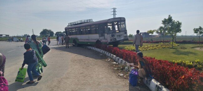 త్రుటిలో తప్పిన ప్రమాదం.