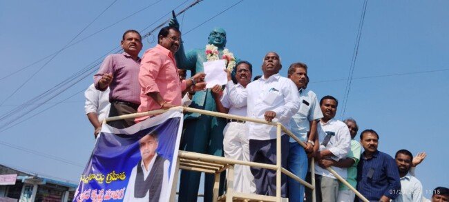 జర్నలిస్టులు కట్టుకున్న ఇల్లు వారికే కేటాయించాలి…