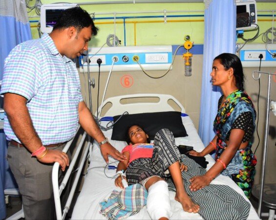 విద్యార్థినికి మెరుగైన వైద్యం అందించాలి..