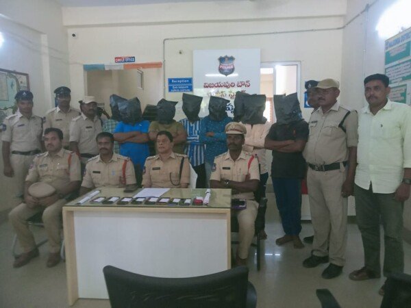 ,దృశ్యం, సినిమా తరహాలో తప్పించుకునే ప్రయత్నం