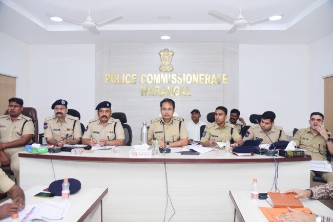 జైలు నుండి బయటకు వచ్చే దొంగలపై నిఘా పెట్టాలి